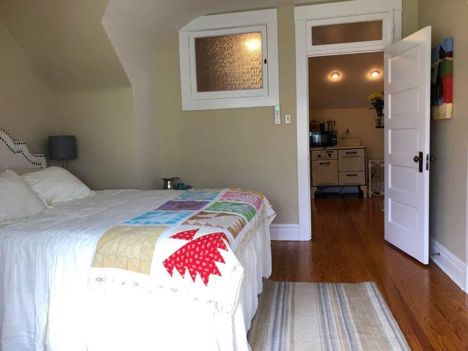 New! Apartment In Historic Mansion. Location! Views! DEN 外观 照片