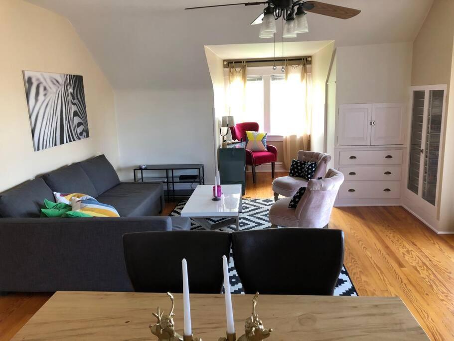 New! Apartment In Historic Mansion. Location! Views! DEN 外观 照片