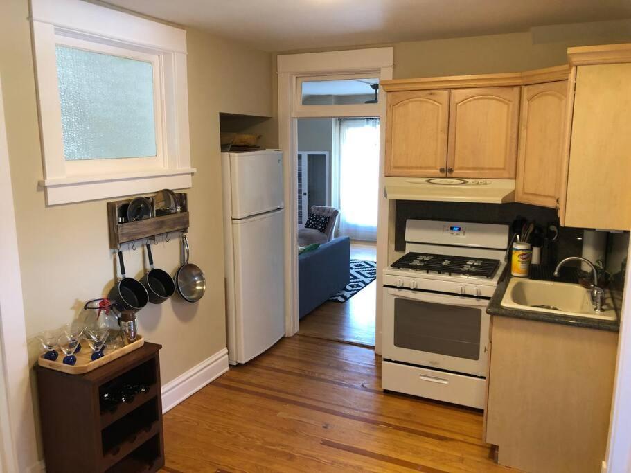 New! Apartment In Historic Mansion. Location! Views! DEN 外观 照片